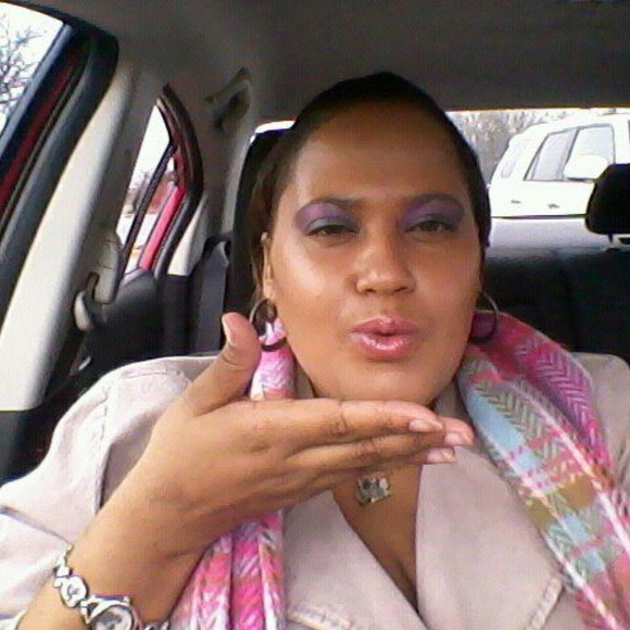 Meet your Posher, Arianna - DigitalDiskette Closet - Picture 6 of 8